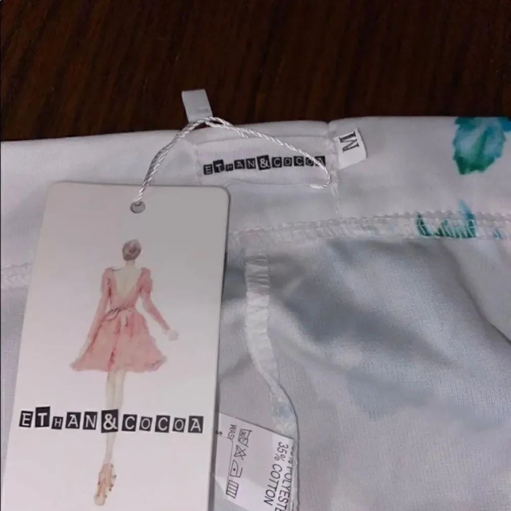 Woman’s NWT dressy shorts  - Picture 2 of 4